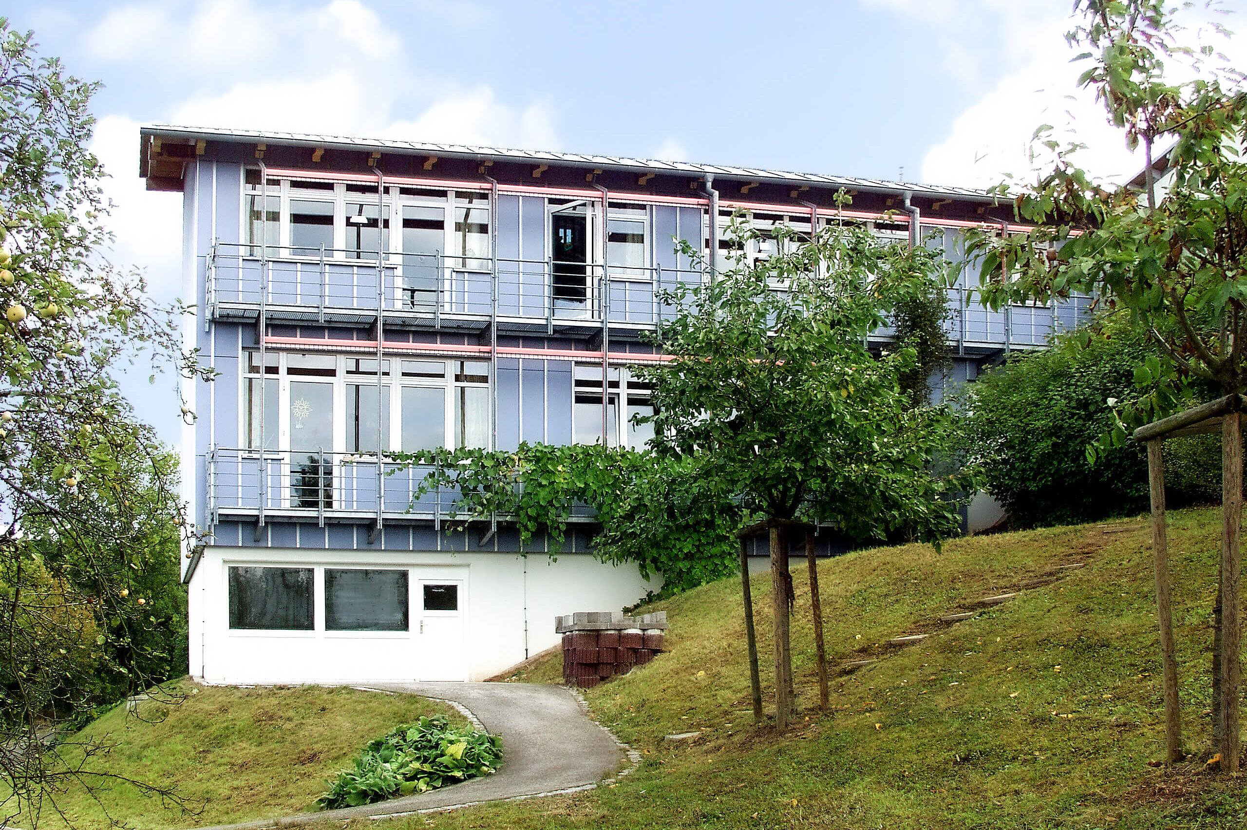 Außenansicht der Tagesklinik für Erwachsene in Coburg