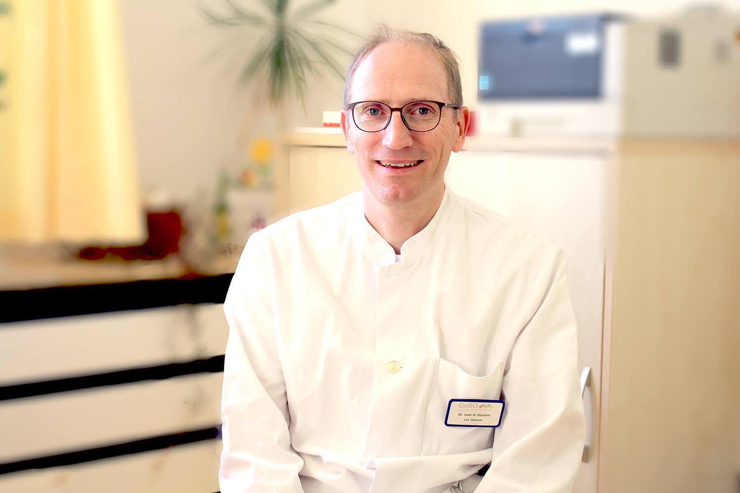 Dr. med. Dirk Günthel ist Leitender Oberarzt der Klinik für Internistische Rheumatologie am Bezirksklinikum Obermain.