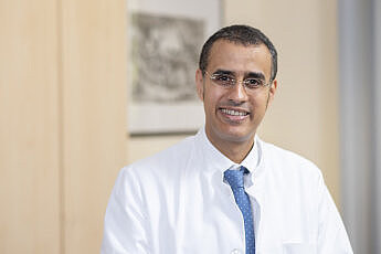 Dr. med. Nedal Al-Khatib ist Chefarzt der Klinik für Psychiatrie, Psychotherapie und Psychosomatik am Bezirksklinikum Obermain.