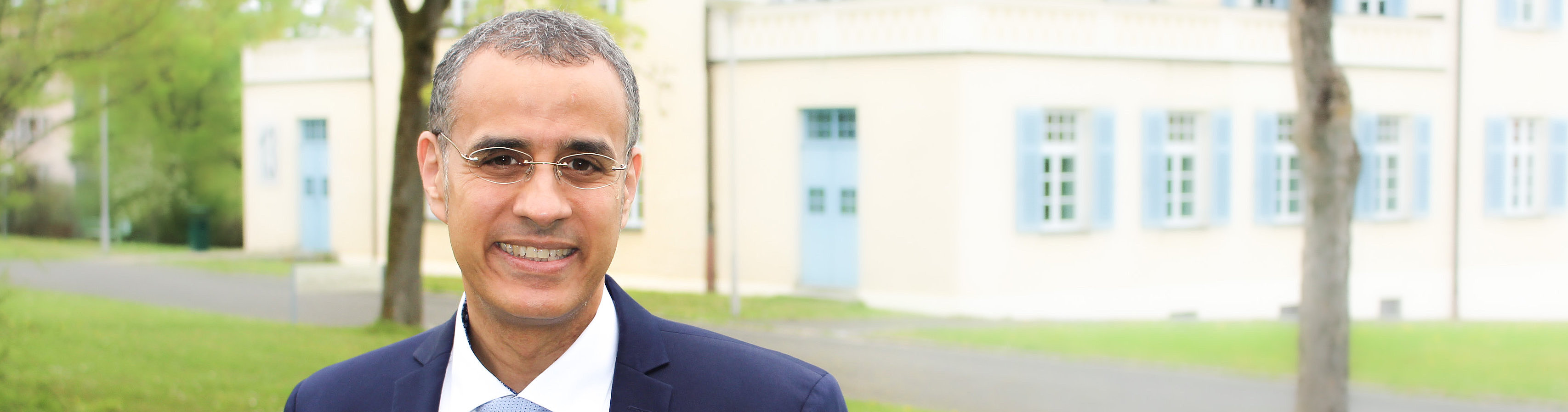 Dr. med. Nedal Al-Khatib ist Chefarzt der Klinik für Psychiatrie, Psychotherapie und Psychosomatik am Bezirksklinikum Obermain.